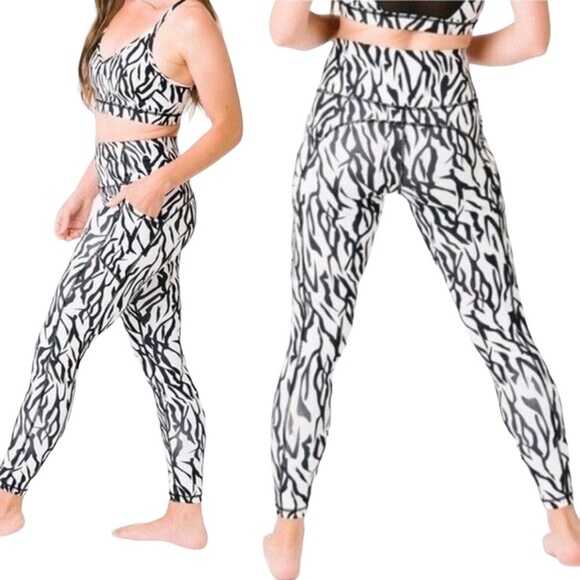 Zyia Active Safari Pocket High Rise 7/8 Leggings Zebra Print Size 6-8 - Picture 1 of 6